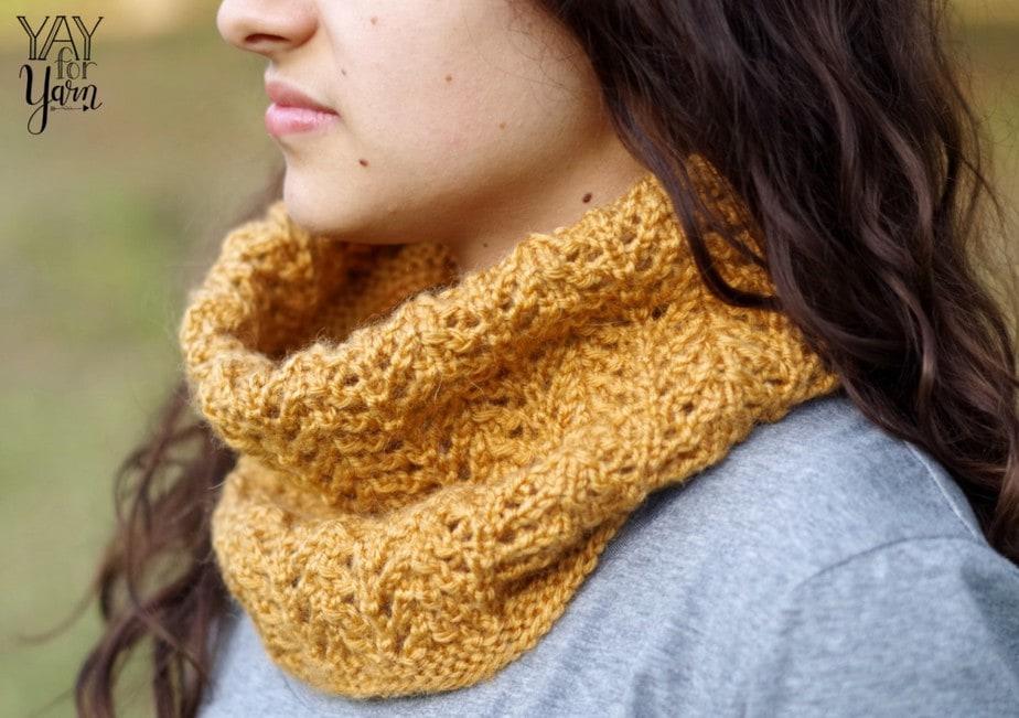 Afternoon Stroll Cowl - FREE Knitting Pattern - Yay For Yarn