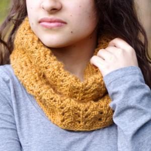 Free Lace Cowl Knitting Pattern for Beginner Lace Knitters