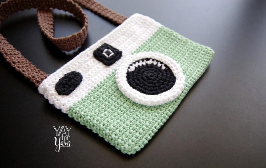 Learn how to Crochet this adorable Camera Purse!