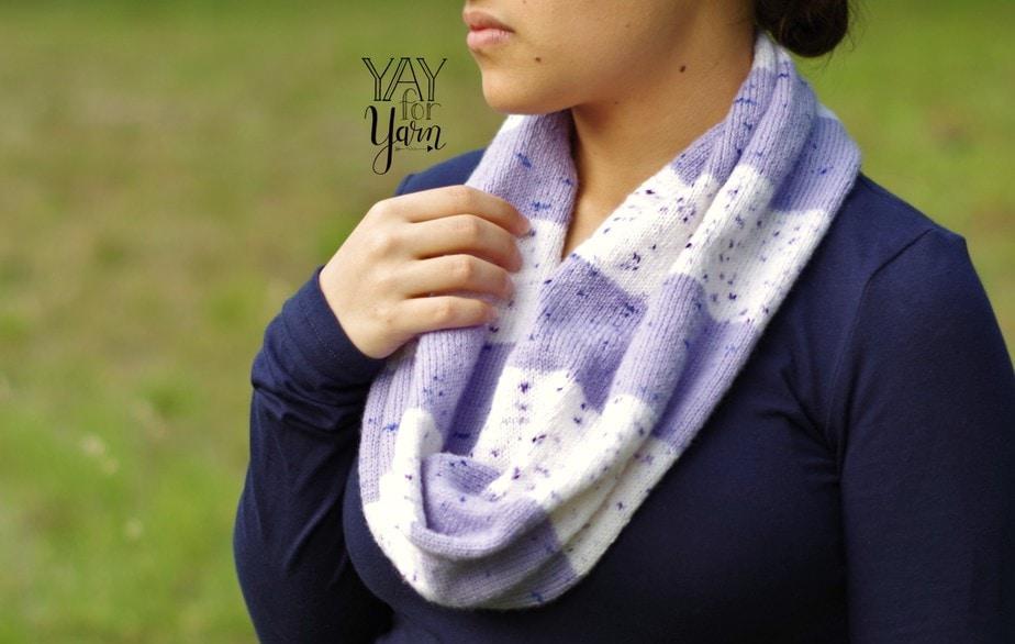 lavender and white infinity scarf knitting pattern with wide stripes