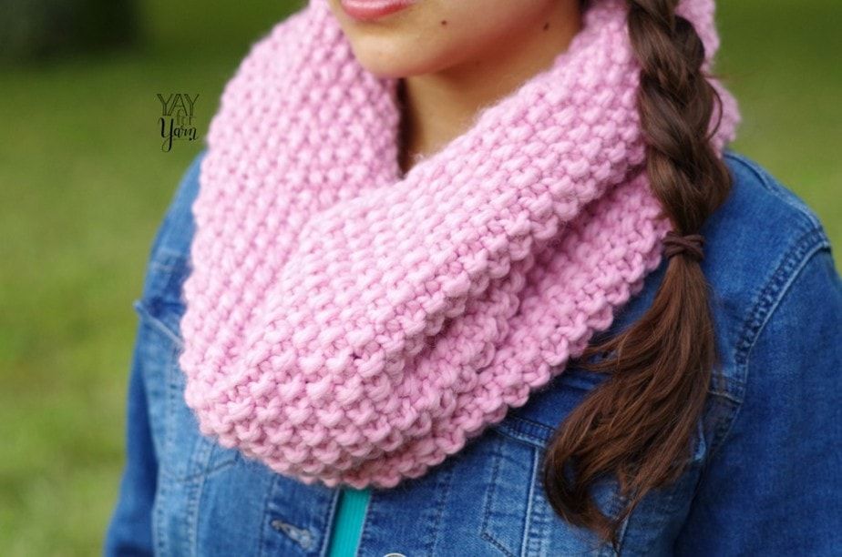 easy chunky knit cowl pattern for beginners modern trendy fall winter accessories